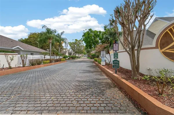 $299,900 | 3612 Pine Knot Drive, Unit 3612, Valrico, FL 33596