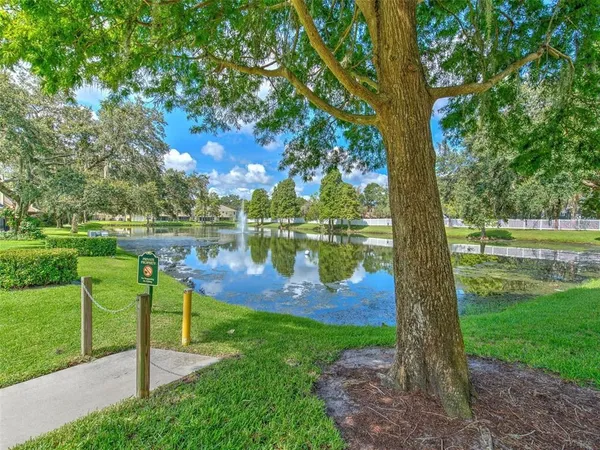 $299,900 | 3612 Pine Knot Drive, Unit 3612, Valrico, FL 33596