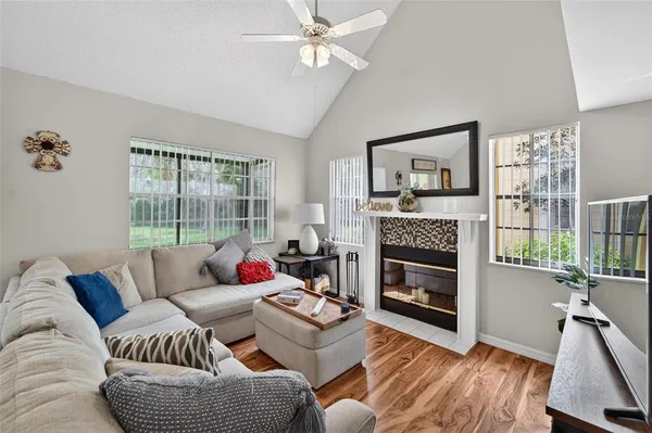 $299,900 | 3612 Pine Knot Drive, Unit 3612, Valrico, FL 33596