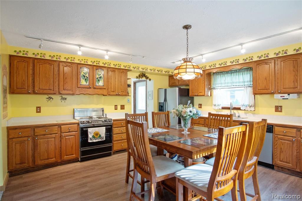 8940 Pettysville Road Pinckney, MI 48169 - Photo 6 of 24