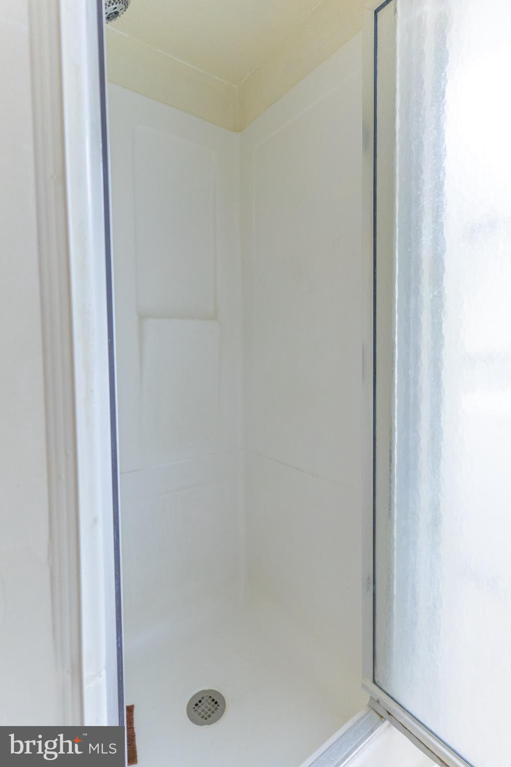 38 Johns Road Cheltenham, PA 19012 - Photo 51 of 52 a bathroom with a tub