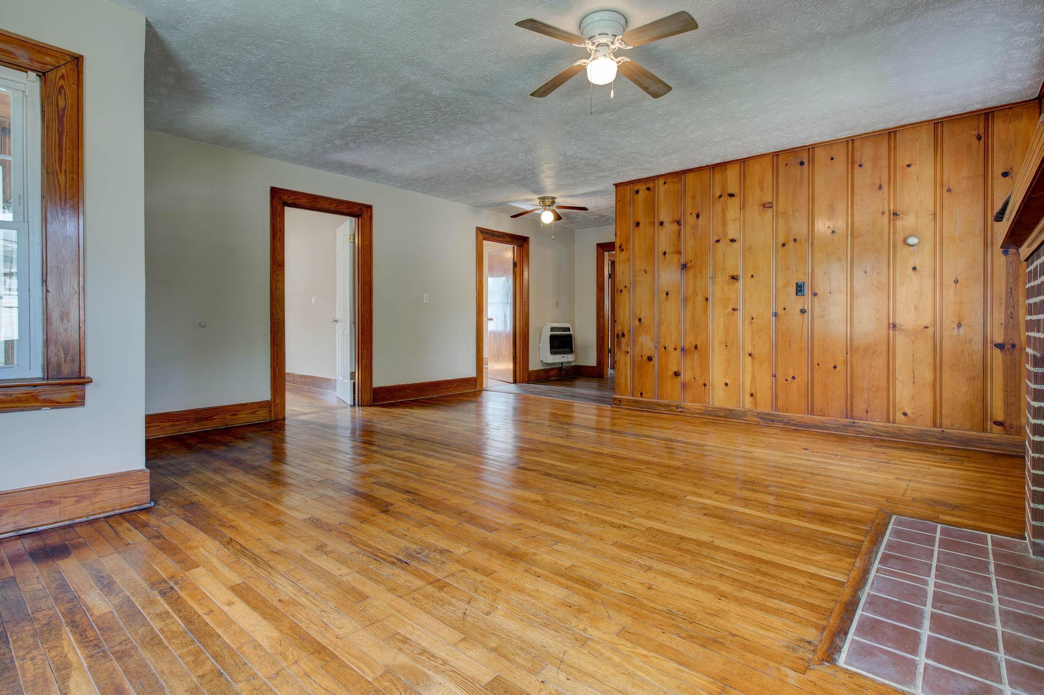 412 Spring Street Mount Sterling, KY 40353 - Photo 7 of 20 PWM29649_50_51