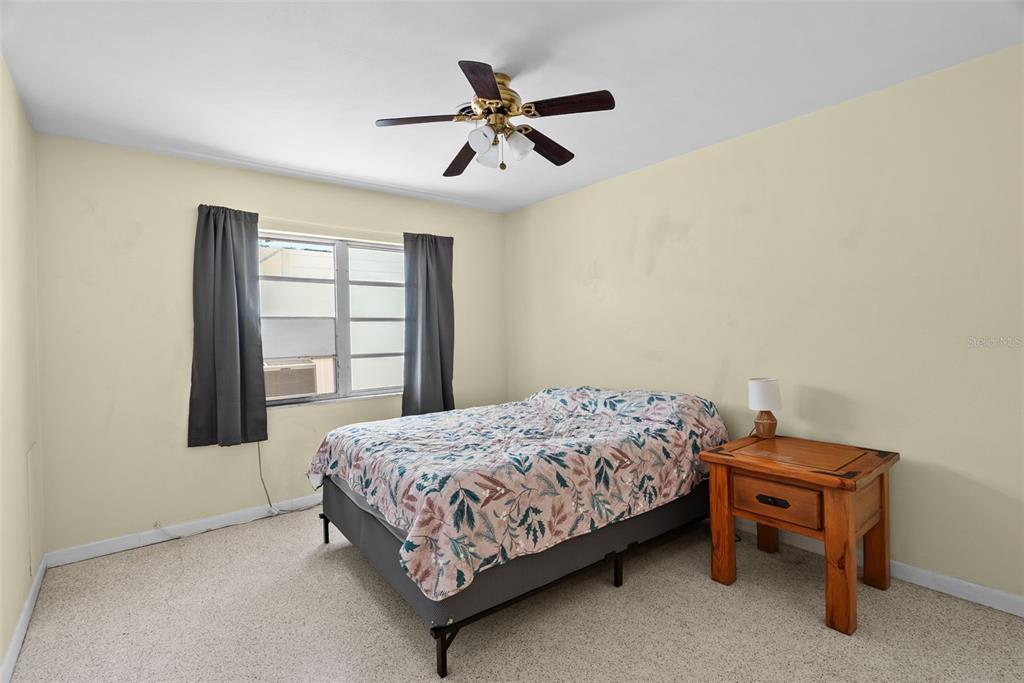 300 President Street Dunedin, FL 34698 - Photo 36 of 53 a bedroom with a bed and a window