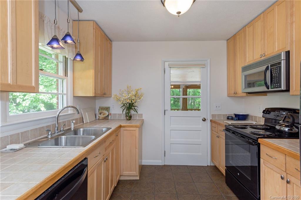 44 McDonald Road Arden, NC 28704 - Photo 7 of 18 Gallery Image 7