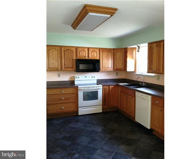 51 Heather Road Newark, DE 19702 - Photo 5 of 16 Kitchen