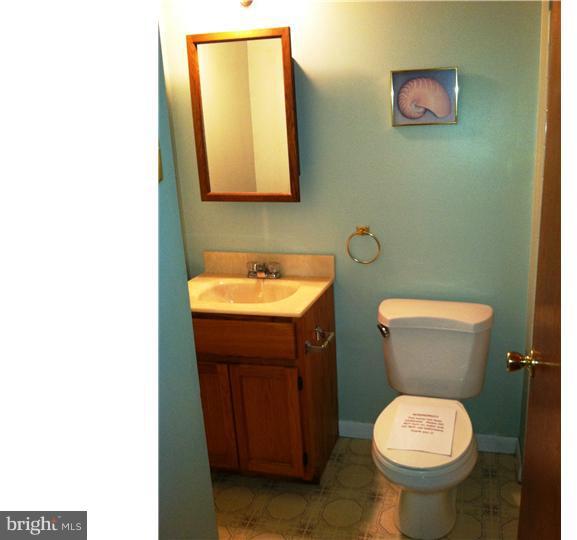 51 Heather Road Newark, DE 19702 - Photo 10 of 16 Bathroom