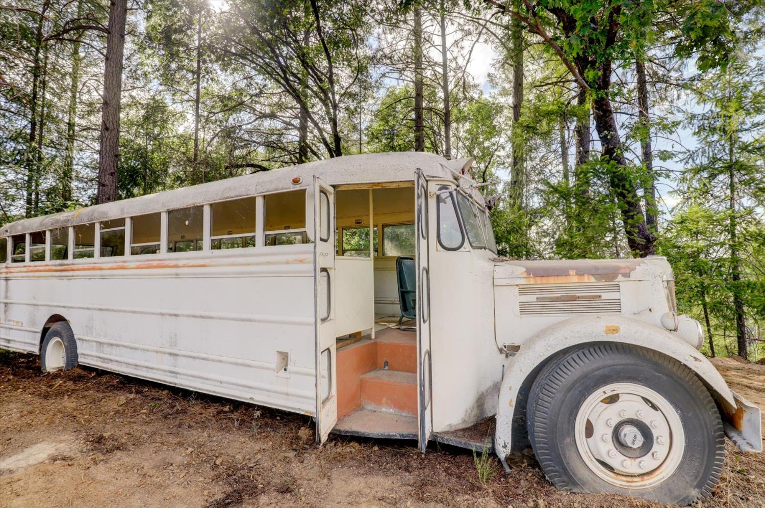 19455 Hogback Road Nevada City, CA 95959 - Photo 14 of 87 a view of a house with a large window