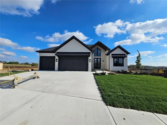 $909,900 | 11289 South Sunray Drive, Olathe, KS 66061