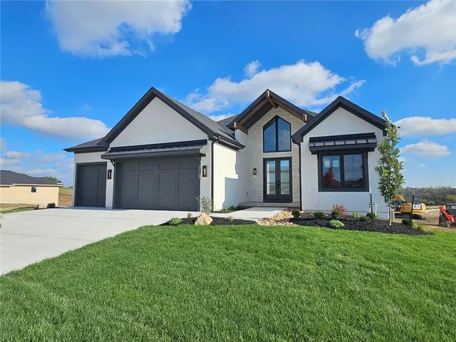 $909,900 | 11289 South Sunray Drive, Olathe, KS 66061