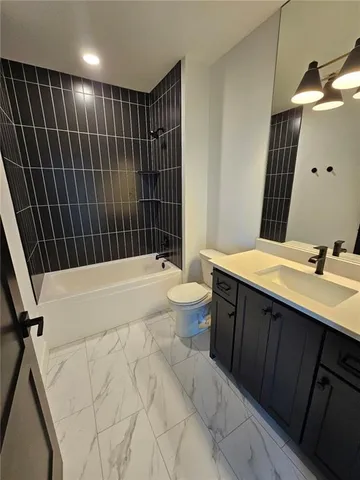 $909,900 | 11289 South Sunray Drive, Olathe, KS 66061