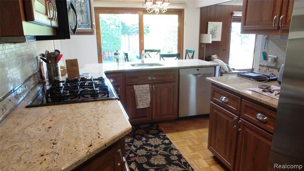 905 Cook Road Grosse Pointe Woods, MI 48236 - Photo 12 of 38