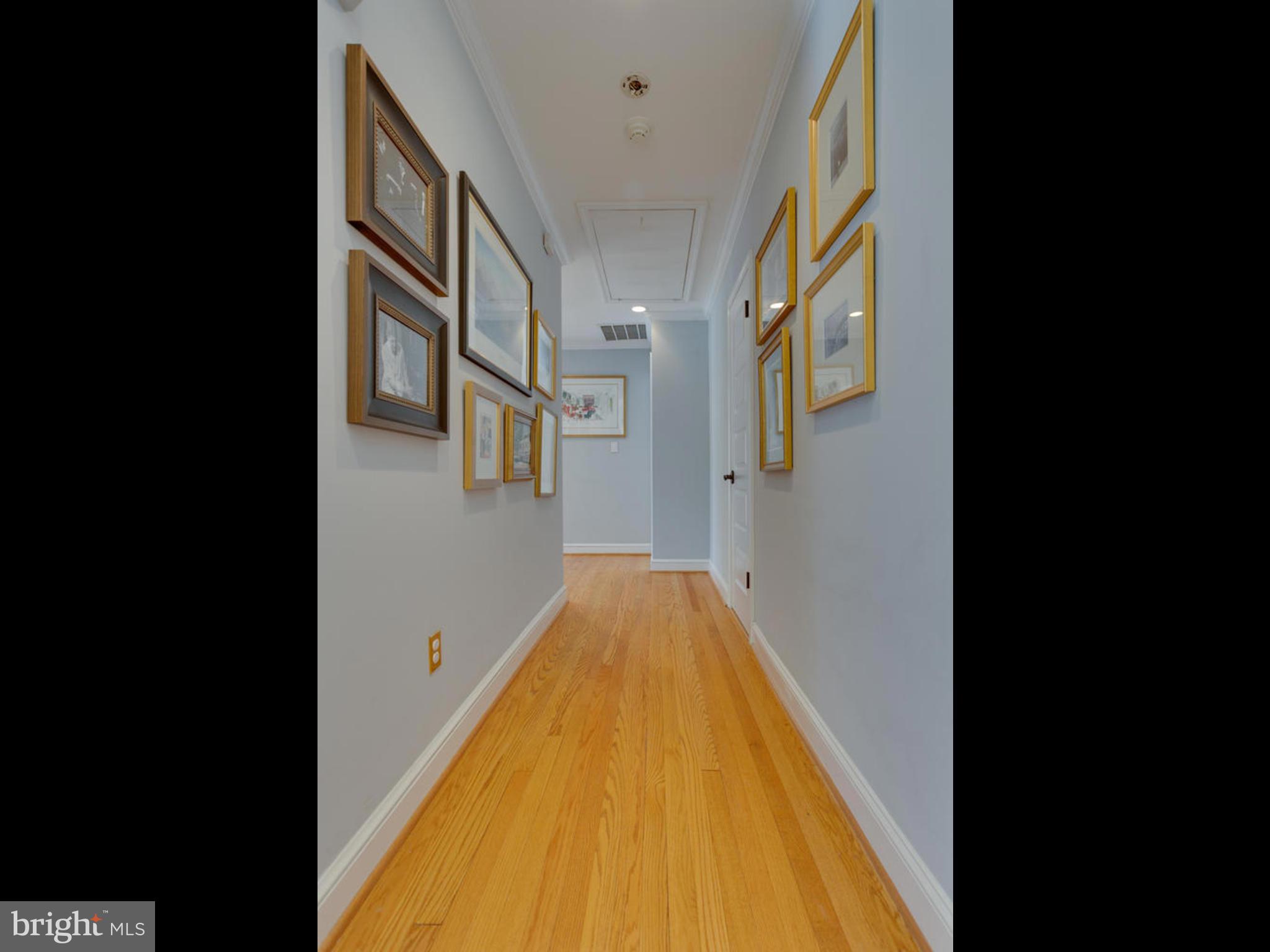 1245 Kurtz Road McLean, VA 22101 - Photo 19 of 26 Hallway