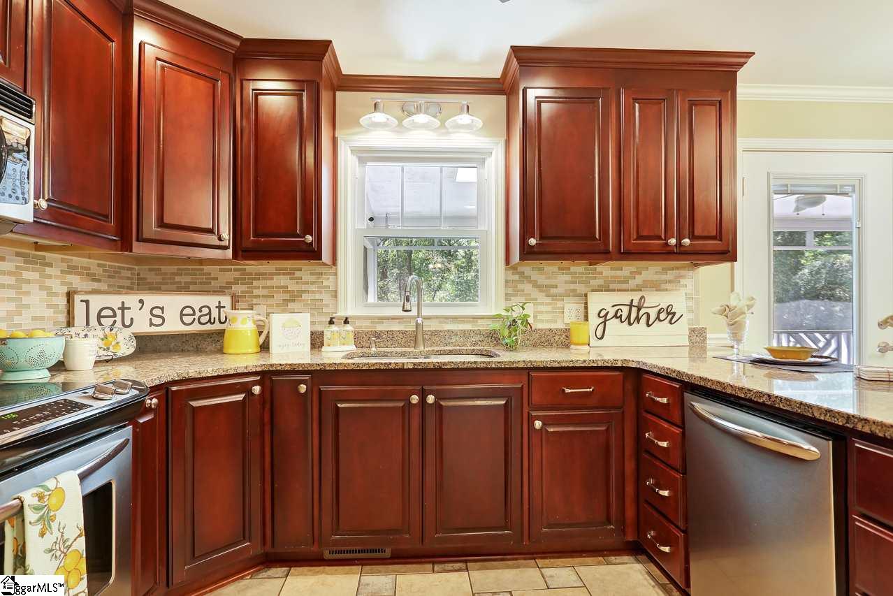 108 Hunting Hollow Road Greenville, SC 29615 - Photo 3 of 36 Gallery Image 3
