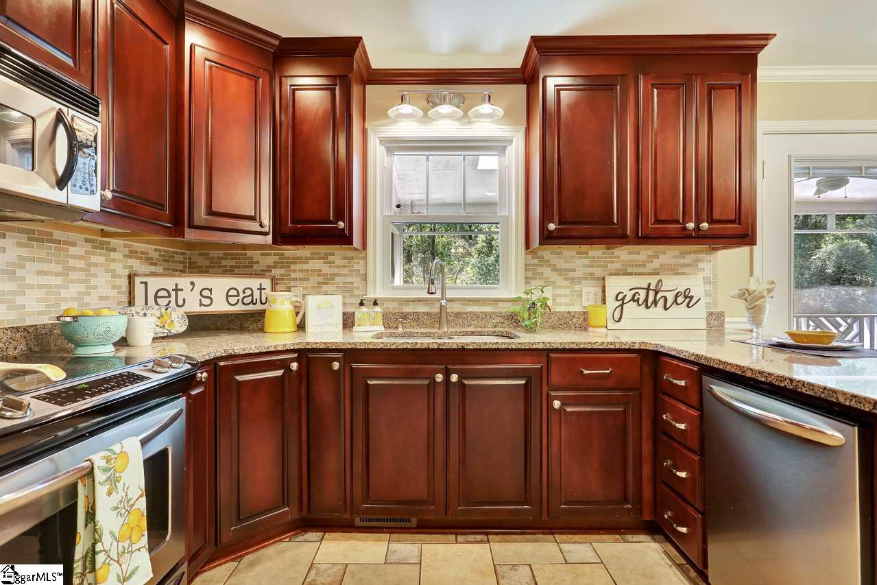 108 Hunting Hollow Road Greenville, SC 29615 - Photo 4 of 36 Gallery Image 4