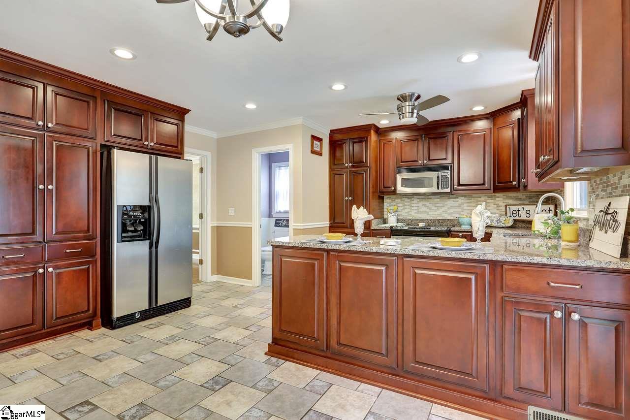108 Hunting Hollow Road Greenville, SC 29615 - Photo 6 of 36 Gallery Image 6