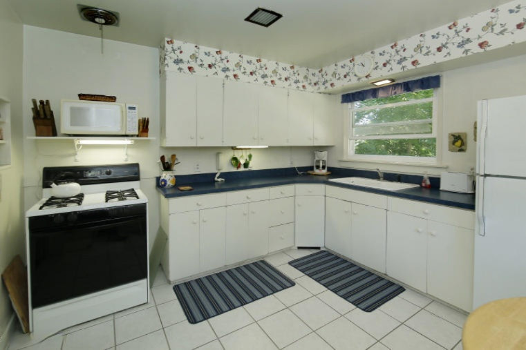 3003 Wellington Road Kalamazoo, MI 49008 - Photo 10 of 31 14053198_09