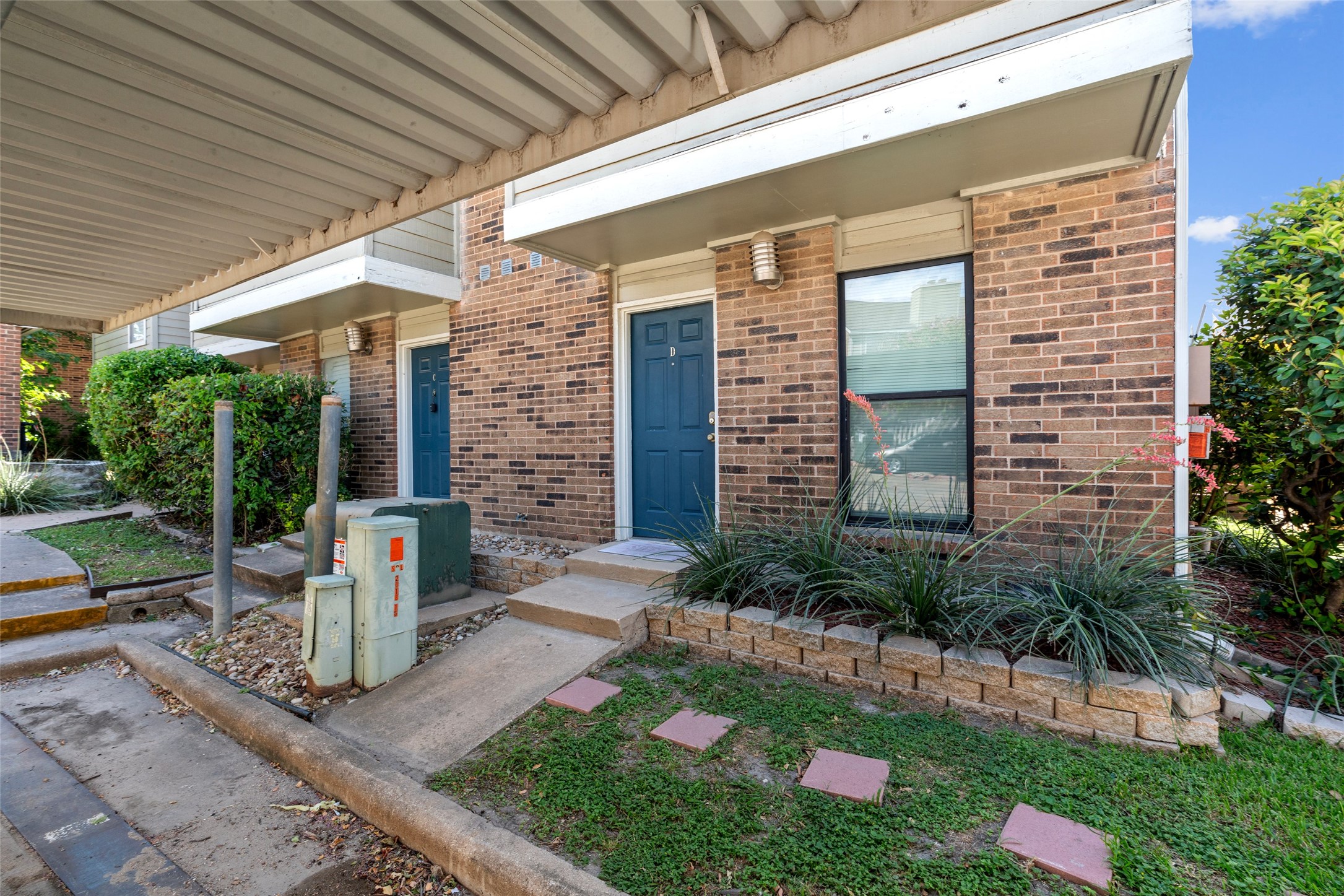 2018 West Rundberg Lane, Unit 16D Austin, TX 78758 - Photo 1 of 18 Brick exterior on the front