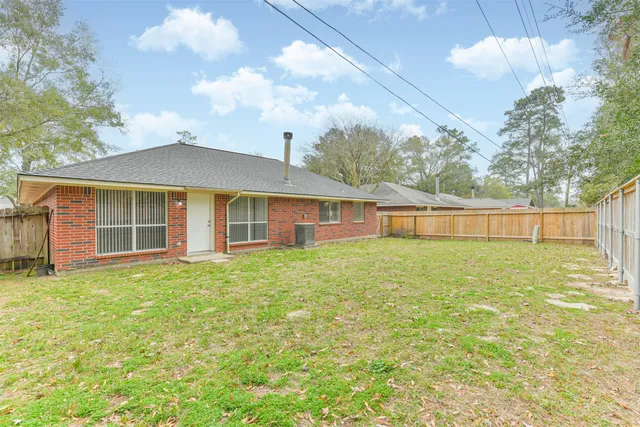 a view of a house with backyard and porch