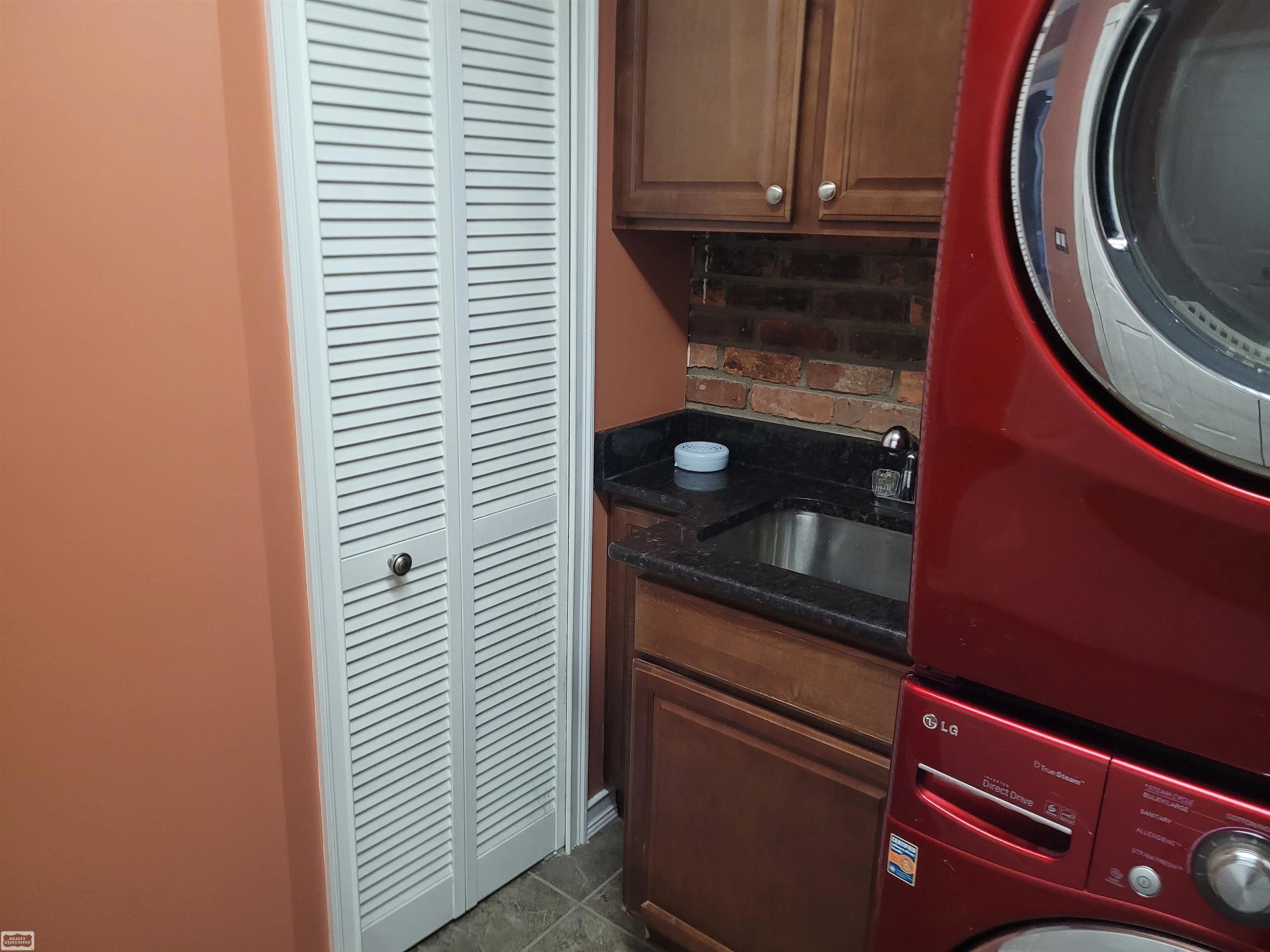 17431 East 14 Mile Road Fraser, MI 48026 - Photo 8 of 16 50134208-86b3af2f-8b08-43aa-89d0-e4c90daa102c.JPG