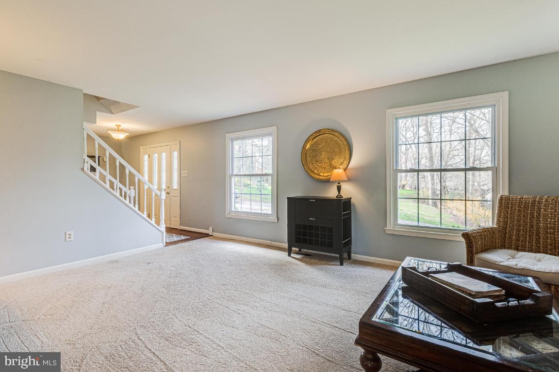 9119 Rockefeller Lane Springfield, VA 22153 - Photo 4 of 41