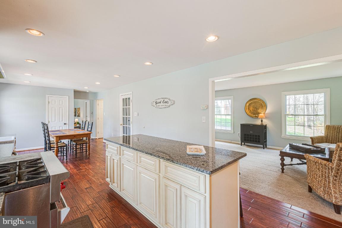 9119 Rockefeller Lane Springfield, VA 22153 - Photo 7 of 41