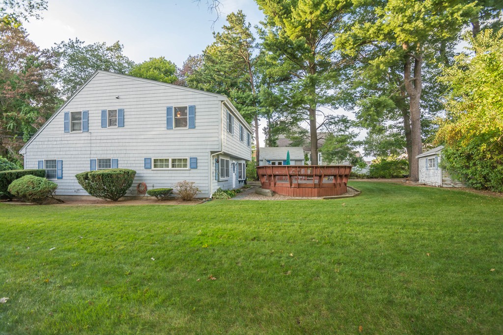 15 Hartshorne Road Wakefield, MA 01880 - Photo 2 of 12