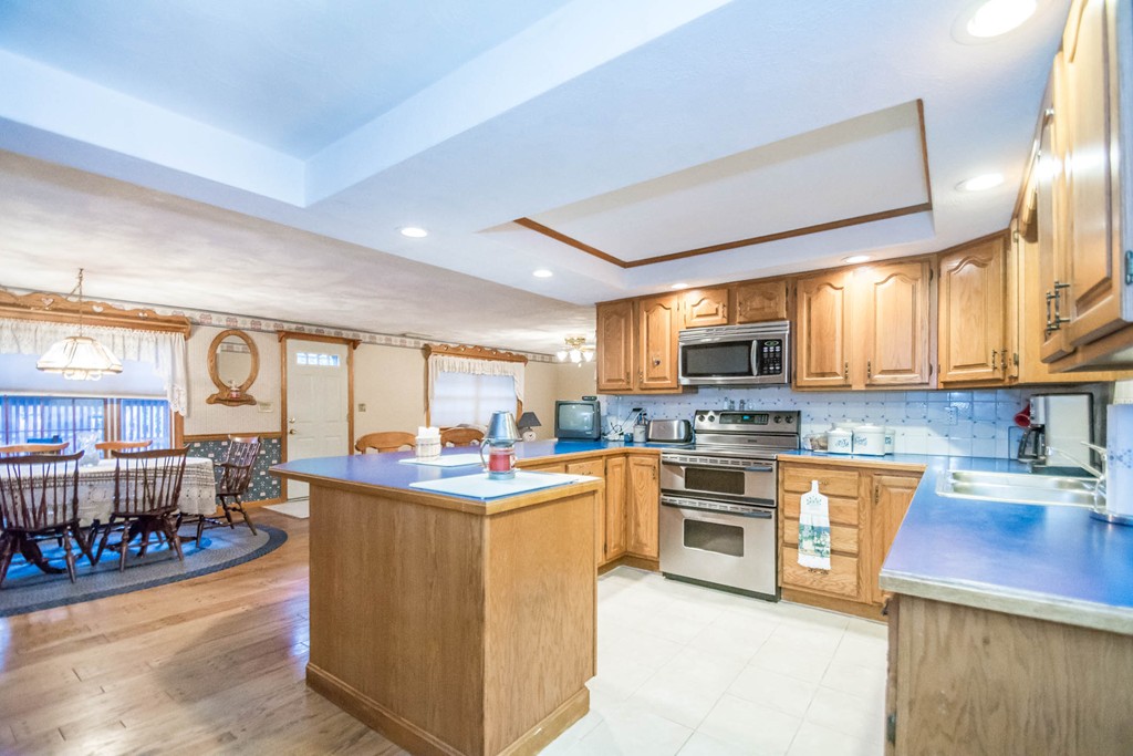 15 Hartshorne Road Wakefield, MA 01880 - Photo 3 of 12