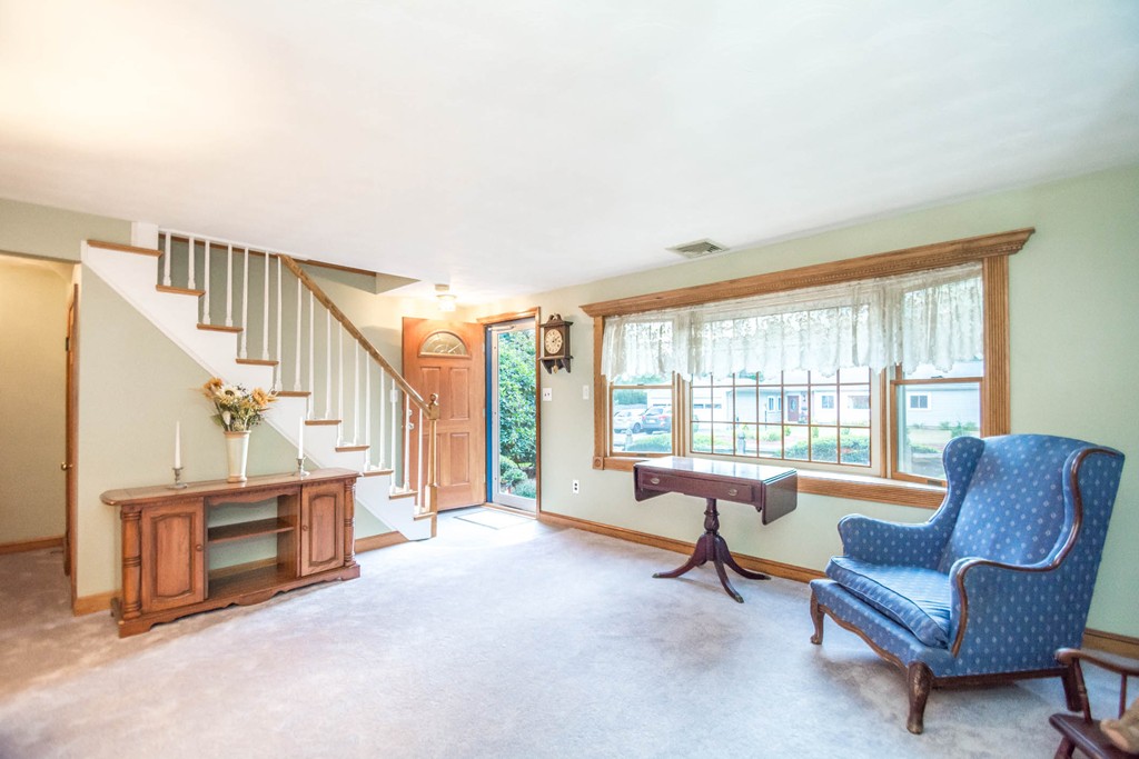 15 Hartshorne Road Wakefield, MA 01880 - Photo 5 of 12