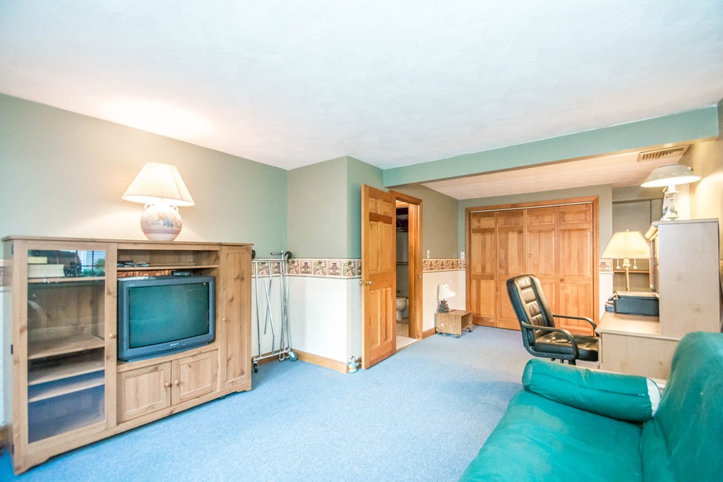 15 Hartshorne Road Wakefield, MA 01880 - Photo 7 of 12