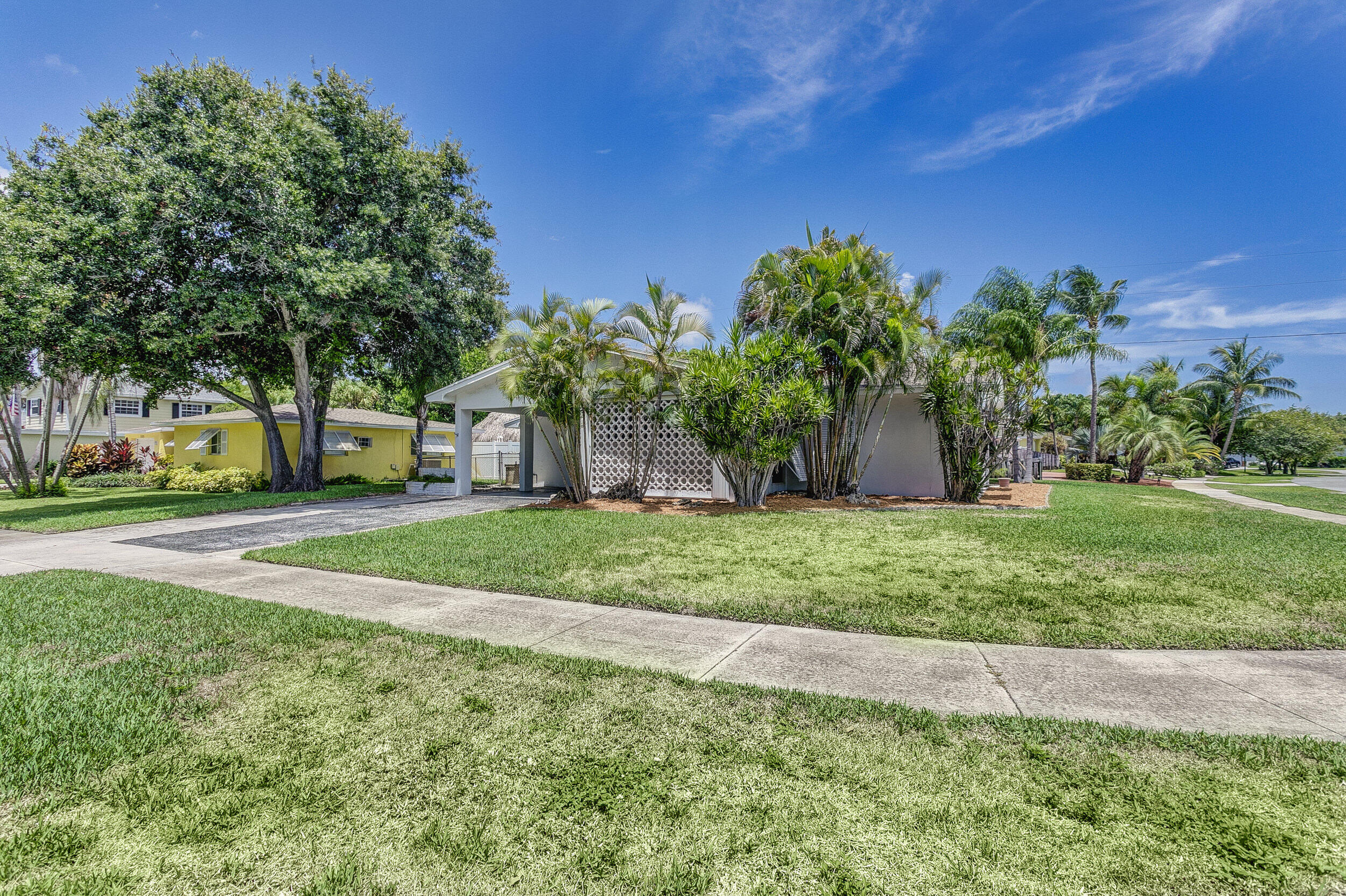 501 Inlet Road North Palm Beach, FL 33408 - Photo 3 of 58 a view of a yard with a house