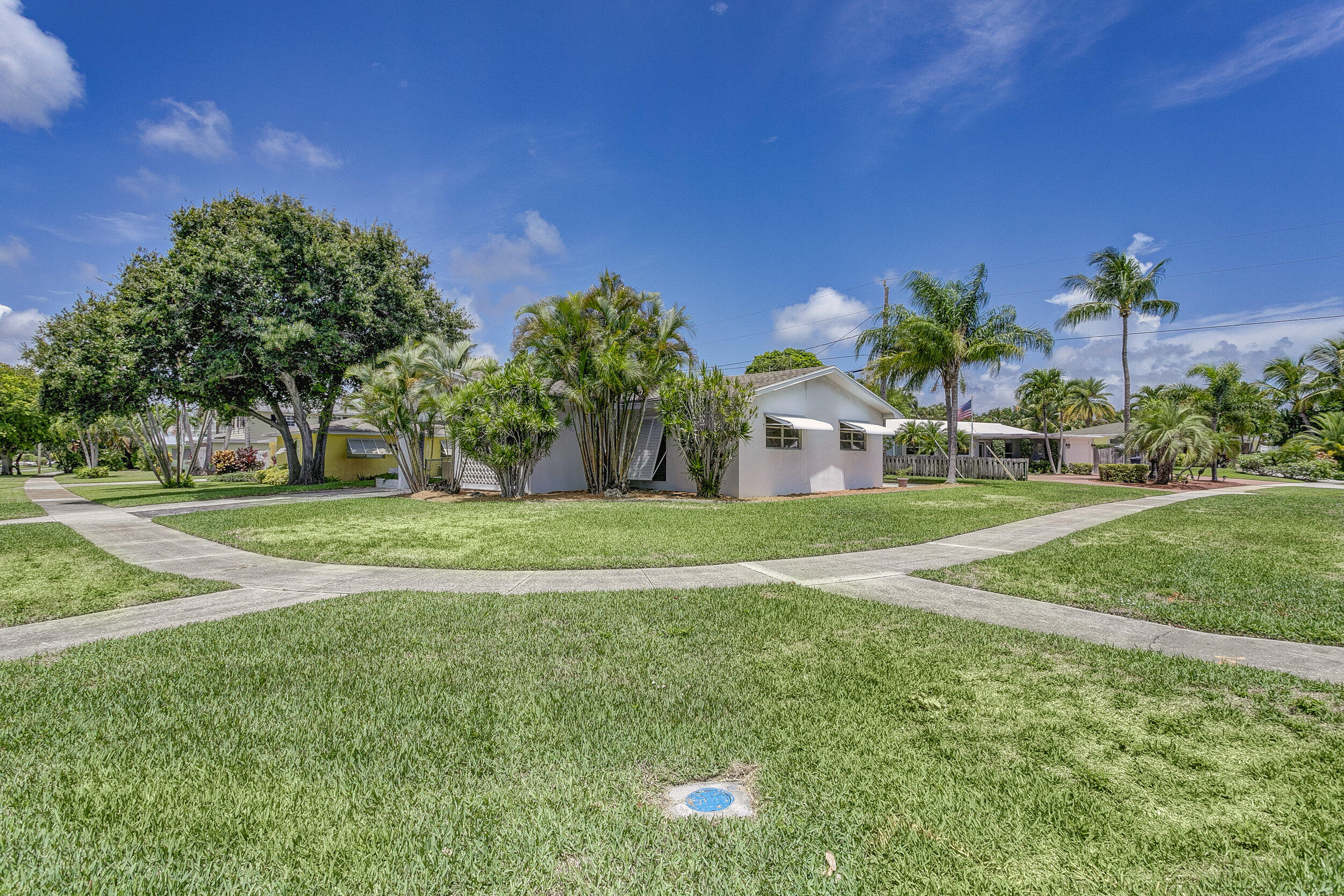 501 Inlet Road North Palm Beach, FL 33408 - Photo 35 of 58 a view of a volley ball court