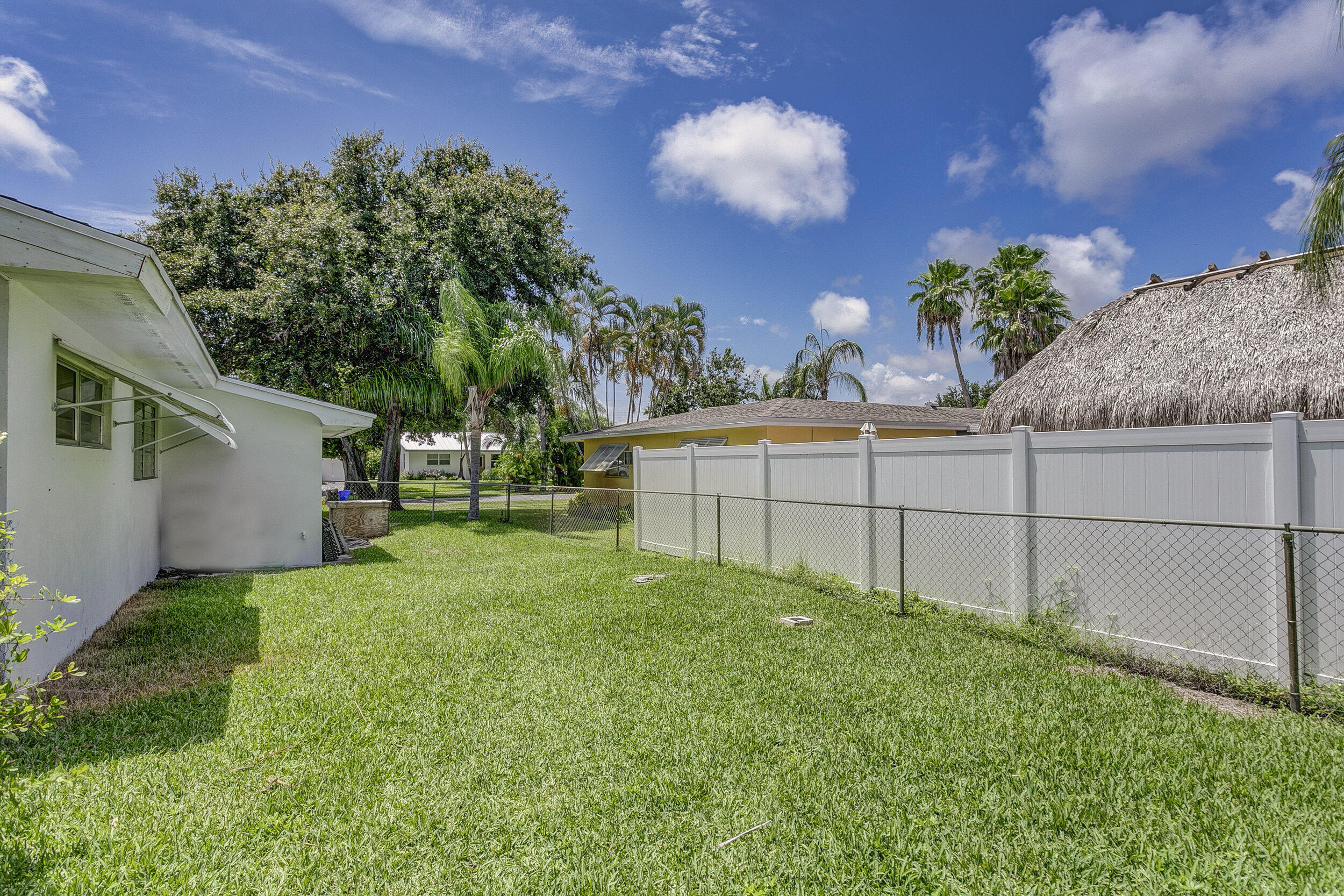 501 Inlet Road North Palm Beach, FL 33408 - Photo 40 of 58 a view of a backyard