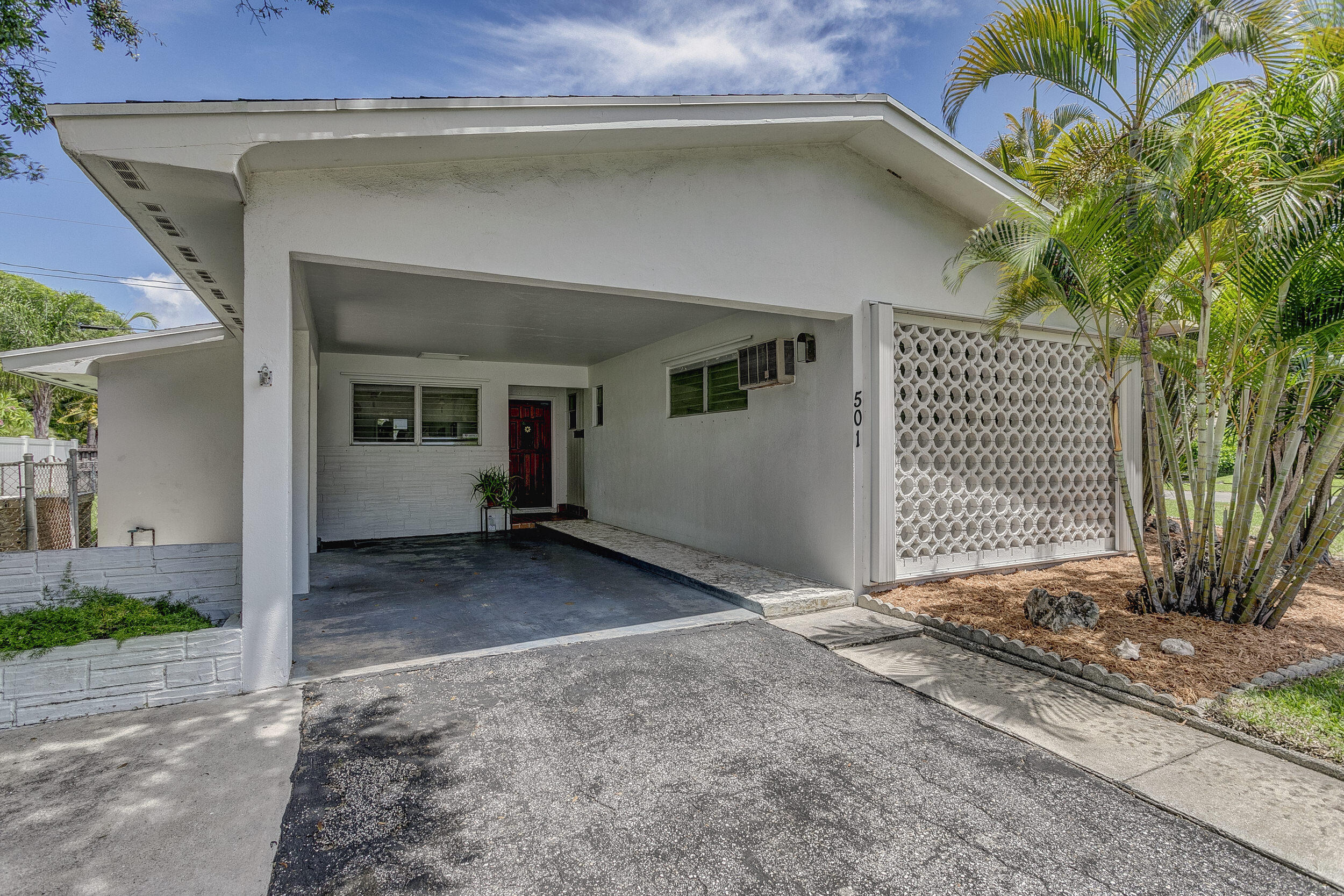 501 Inlet Road North Palm Beach, FL 33408 - Photo 4 of 58 a view of a house with a yard