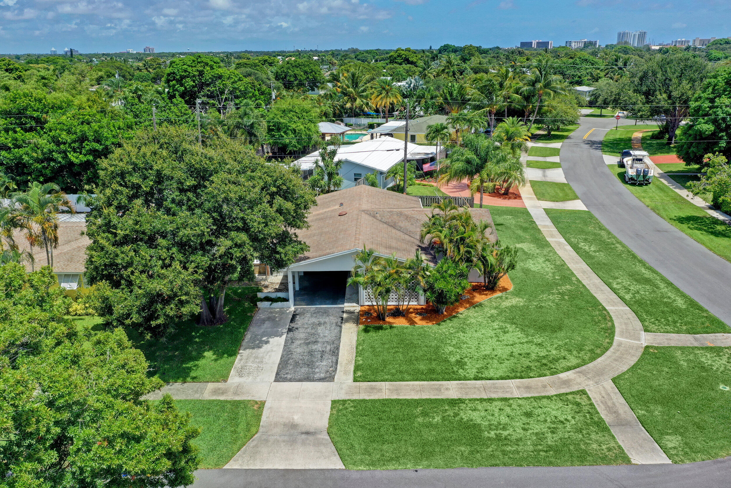 501 Inlet Road North Palm Beach, FL 33408 - Photo 45 of 58 a view of a garden with an outdoor seating