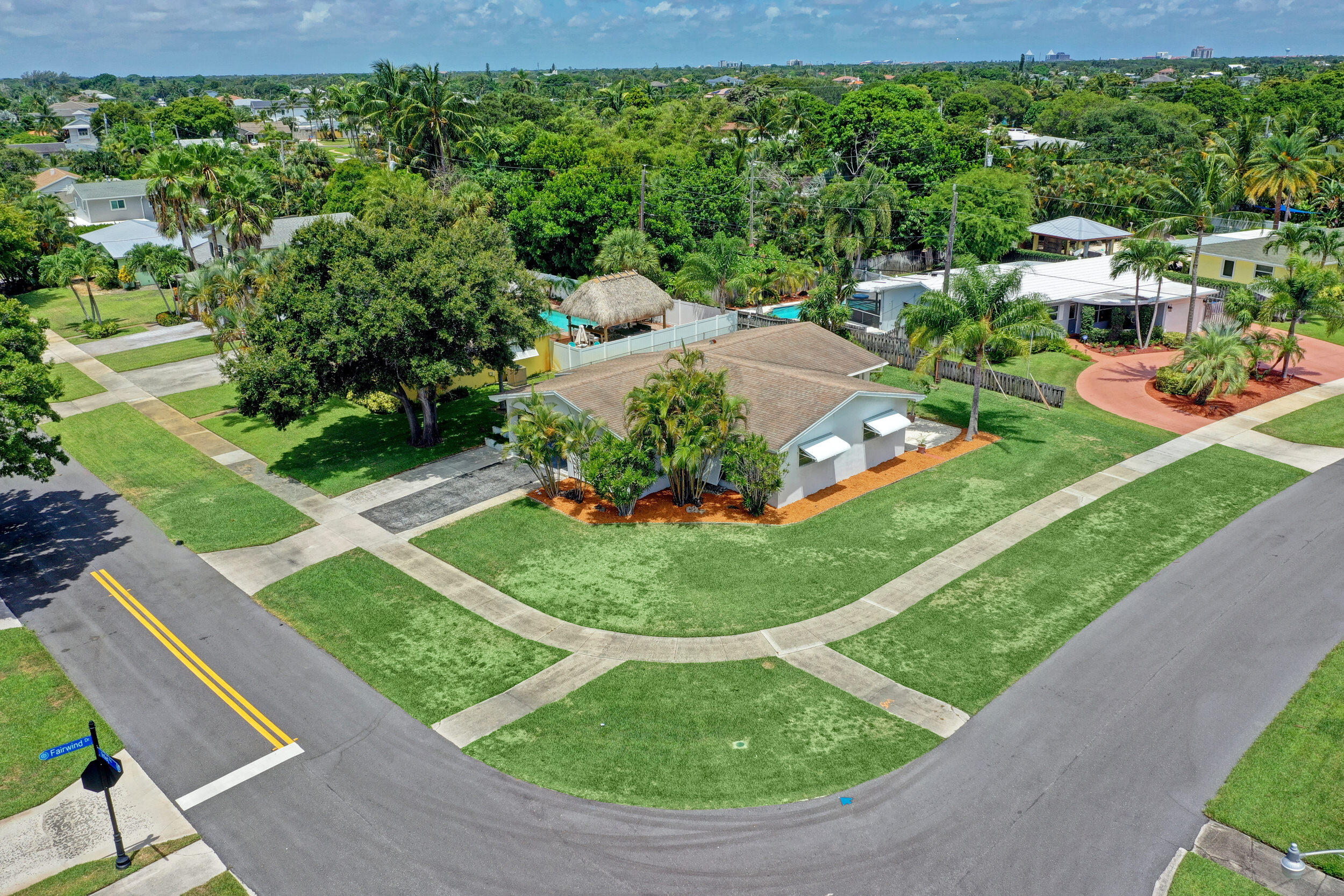 501 Inlet Road North Palm Beach, FL 33408 - Photo 46 of 58 a view of a garden with a patio