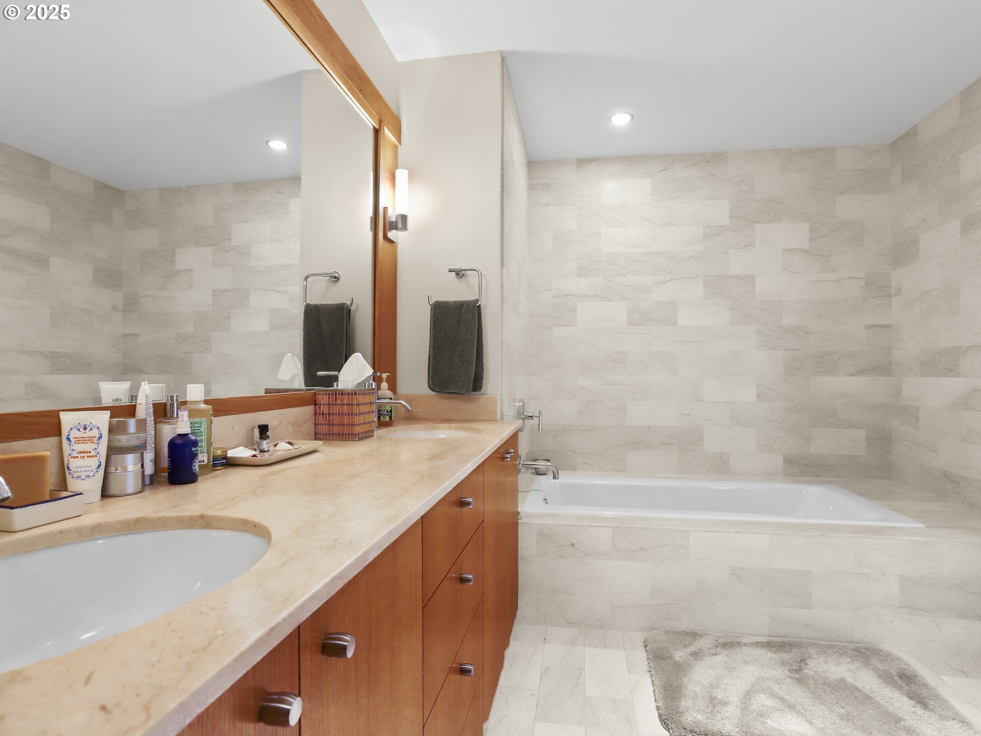 2351 Northwest Westover Road, Unit 1002 Portland, OR 97210 - Photo 33 of 48 Gallery Image 33