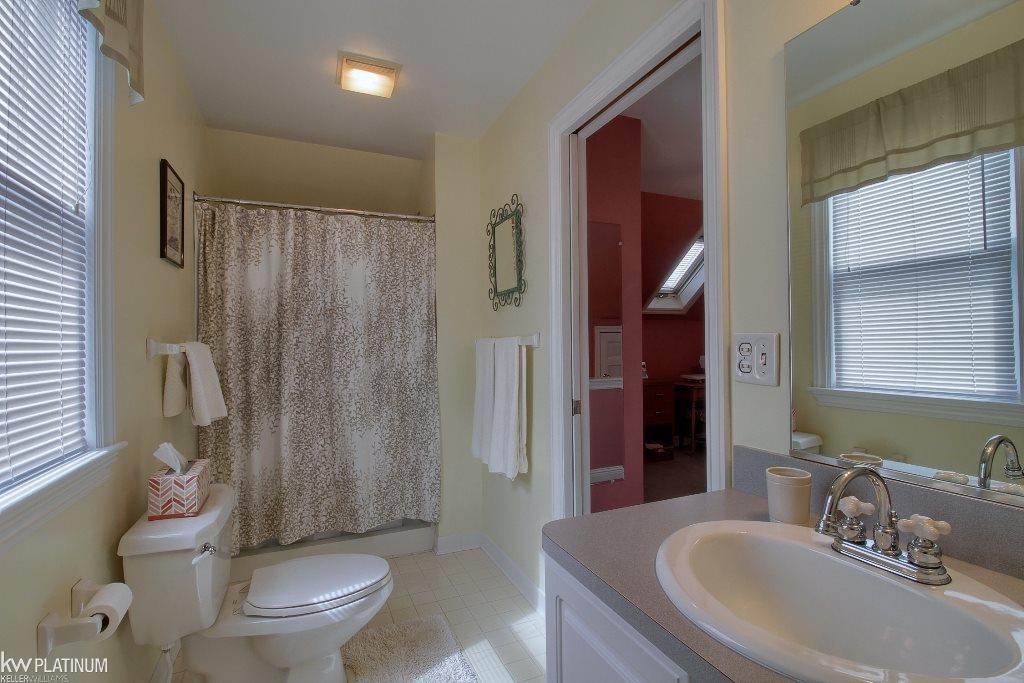 34060 Mulvey Road Fraser, MI 48026 - Photo 25 of 30 31322868-24.JPG