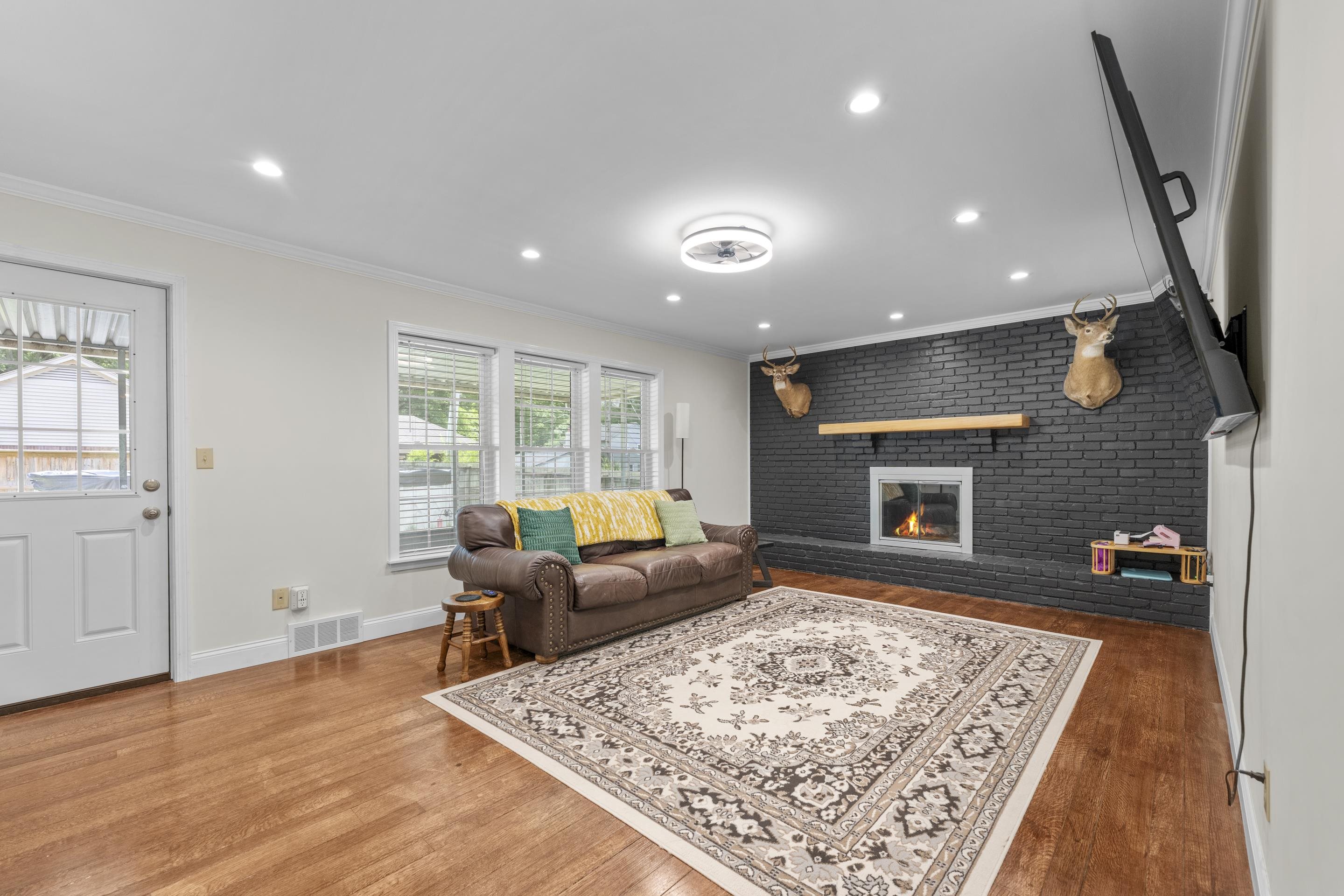 2218 Riverdale Road Germantown, TN 38138 - Photo 14 of 40 Actual current view of the spacious great room.