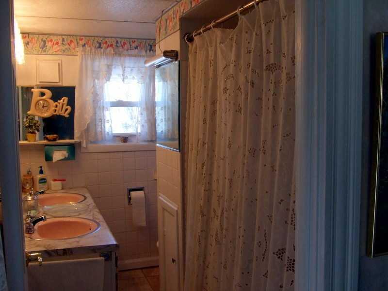 308 Mitchell Avenue Butler, PA 16001 - Photo 17 of 25 Full Bath.