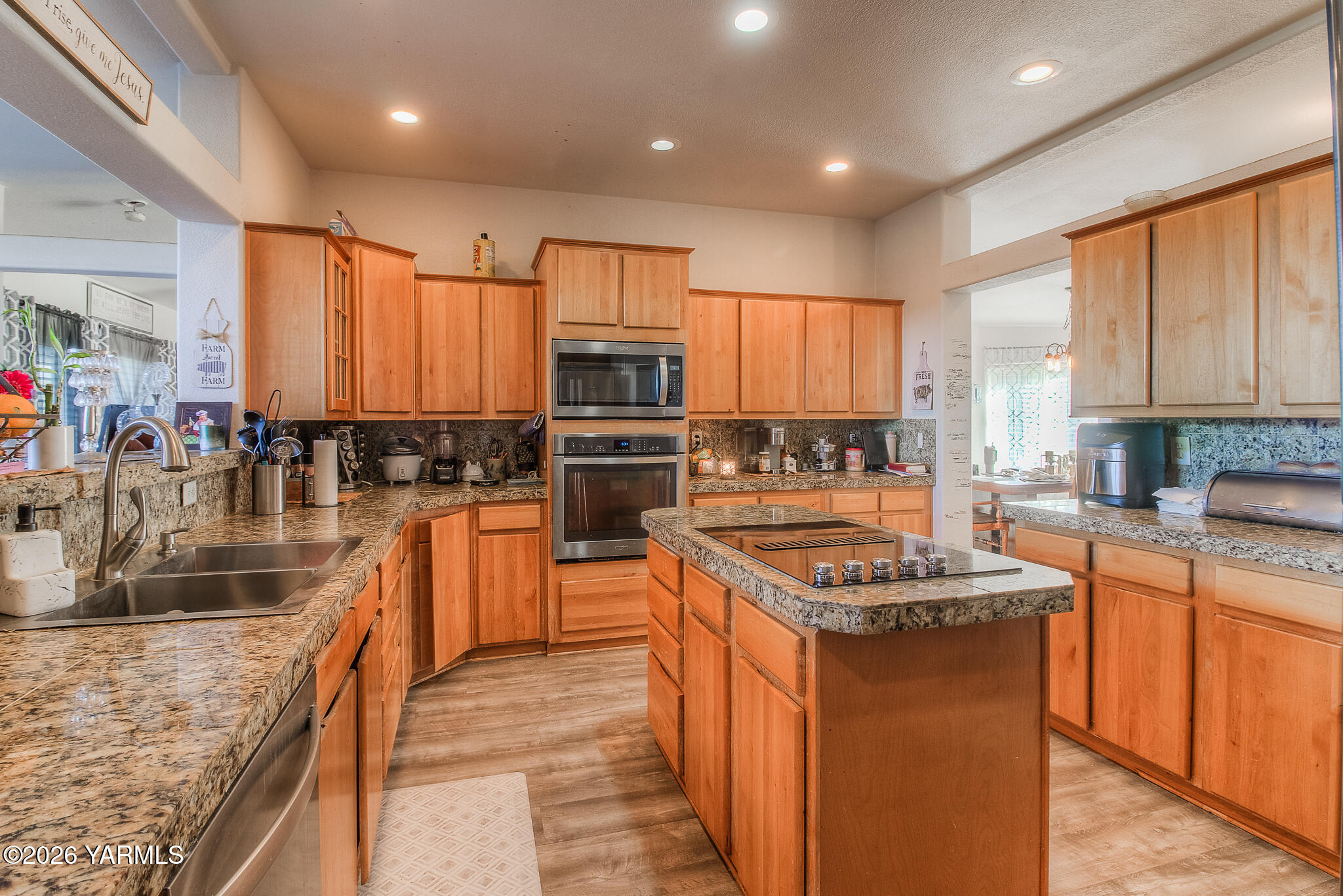 1845 Gurley Road Granger, WA 98932 - Photo 6 of 48 7