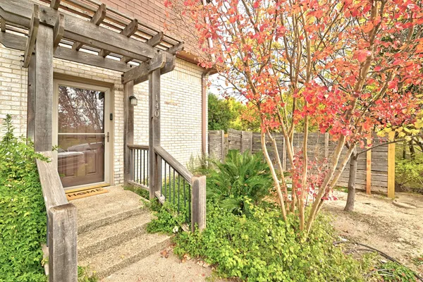 $1,600 | 7801 Shoal Creek Boulevard, Unit 140, Austin, TX 78757