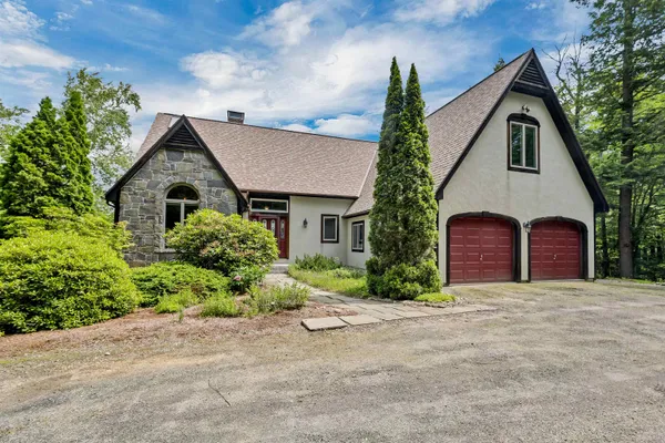 $950,000 | 58 Kearsarge Road, New London, NH 03257