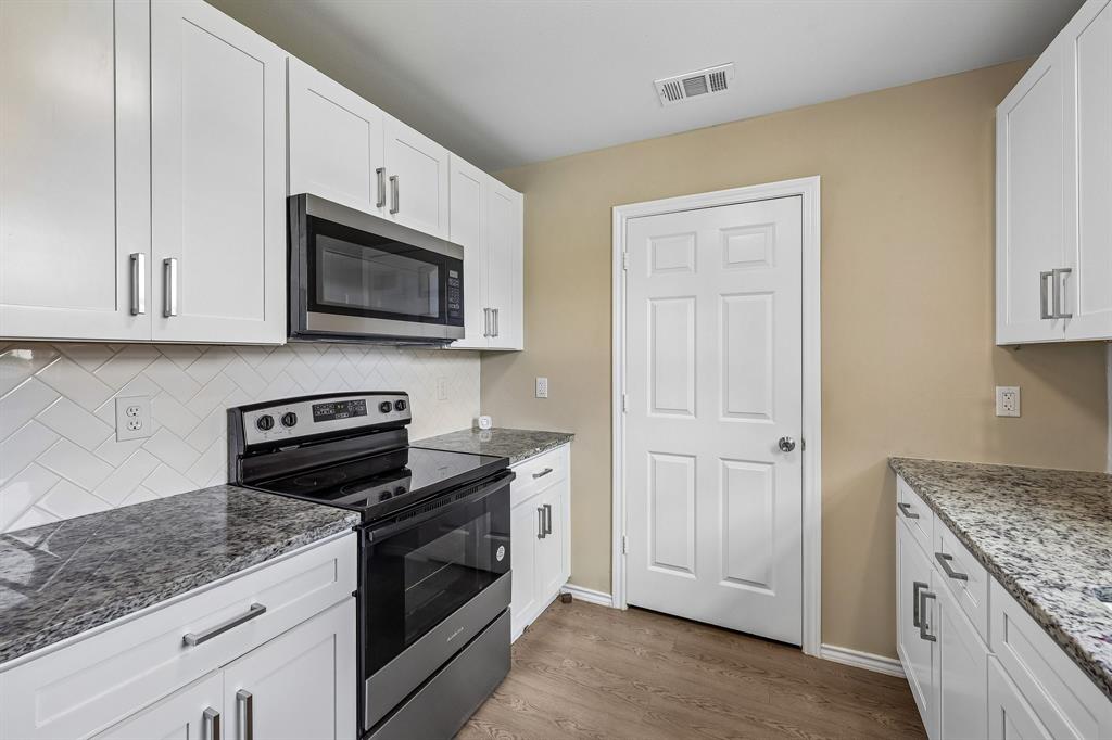 433 Whitney Court Rio Vista, TX 76093 - Photo 11 of 27 a kitchen with cabinets appliances and a counter space