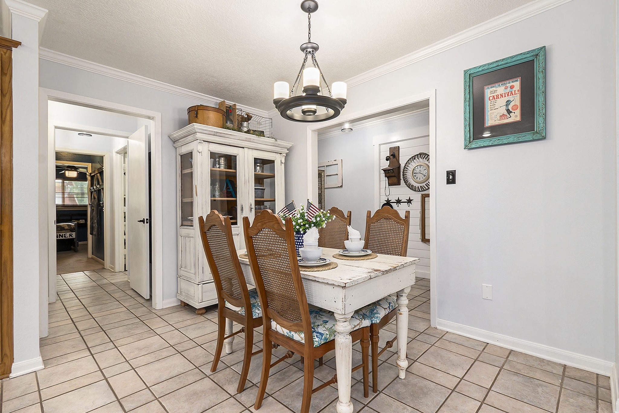 7363 County Line Road Willis, TX 77378 - Photo 7 of 34 Cozy breakfast nook leading into the kitchen, perfect for morning gatherings.