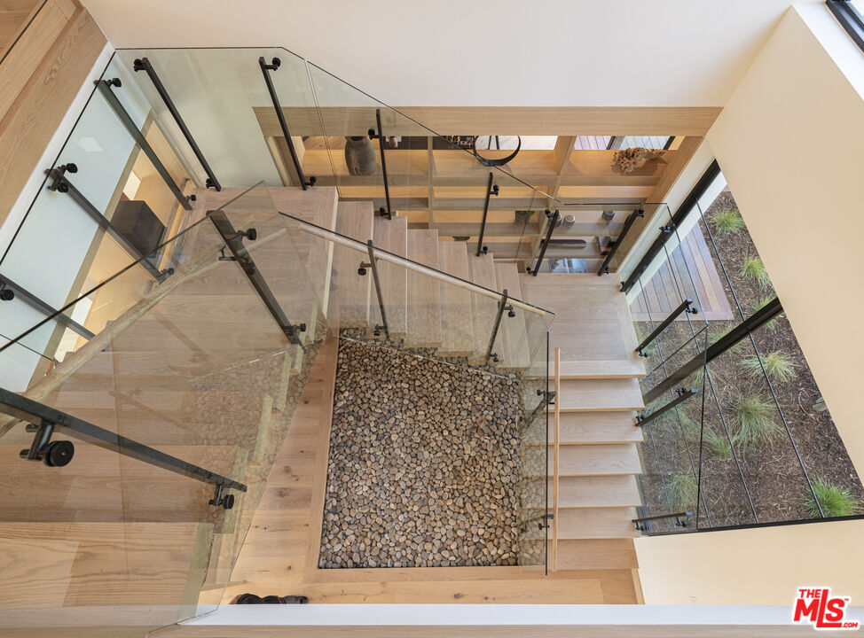 16036 Woodvale Road Encino, CA 91436 - Photo 24 of 54