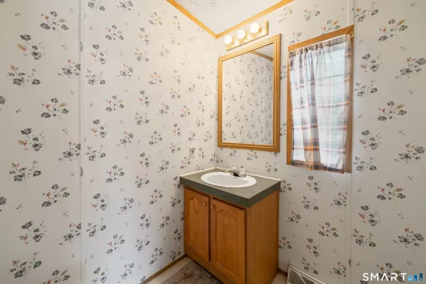 $149,900 | 55 Mountainview Road, East Hampton, CT 06424