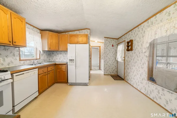 $149,900 | 55 Mountainview Road, East Hampton, CT 06424