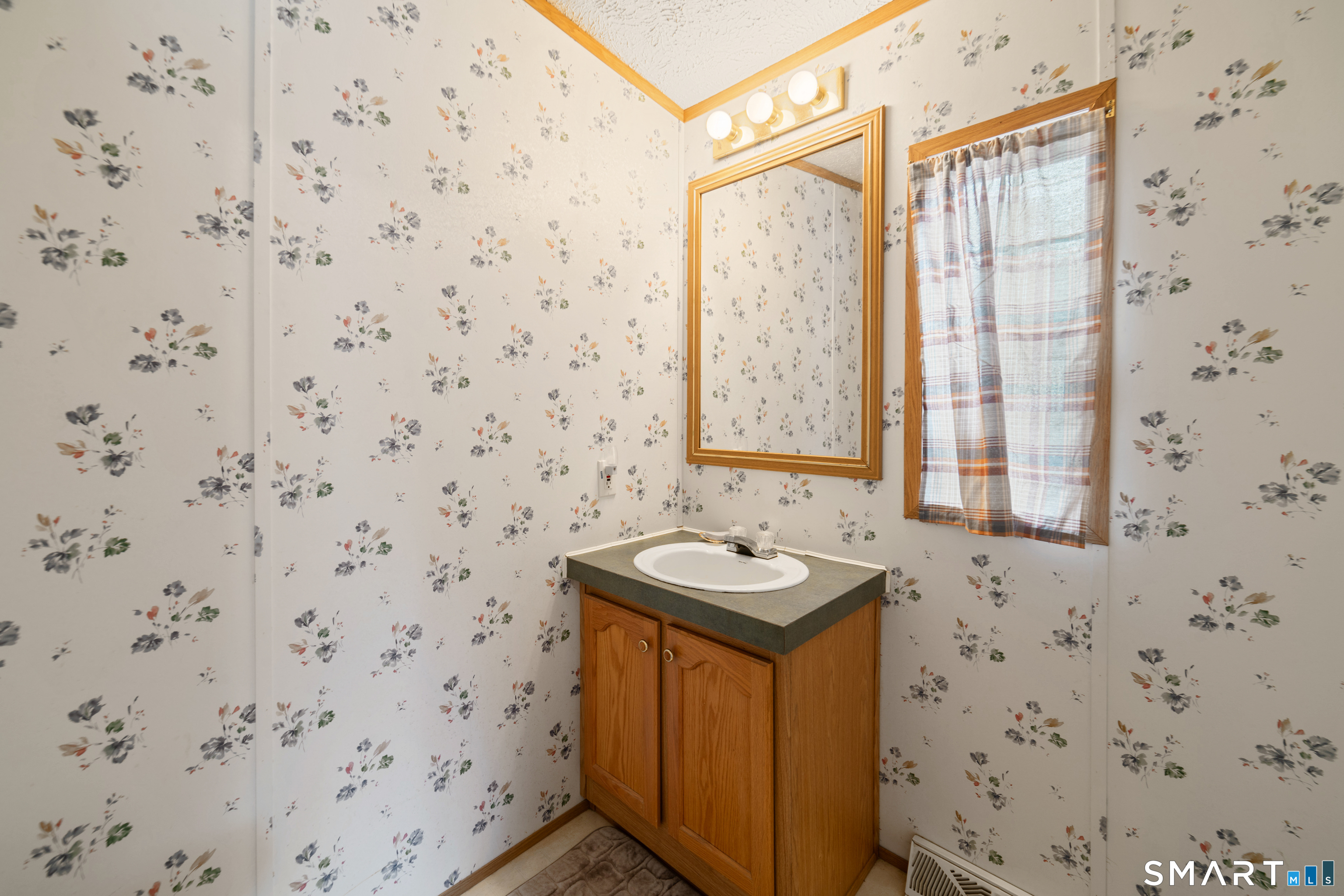 55 Mountainview Road East Hampton, CT 06424 - Photo 8 of 31