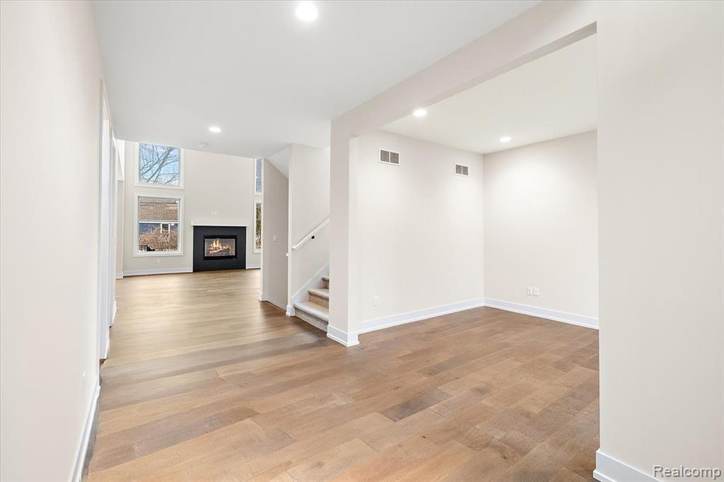 2921 Walsh Drive Rochester, MI 48309 - Photo 4 of 64