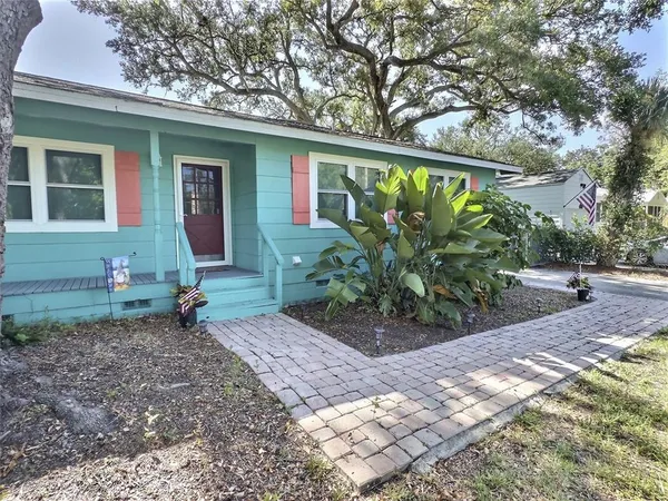 $2,240 | 1431 Paloma Lane, Dunedin, FL 34698